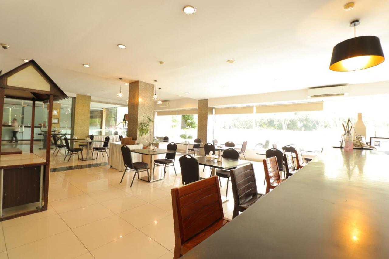 Saka Hotel Medan Sunggal Exterior foto
