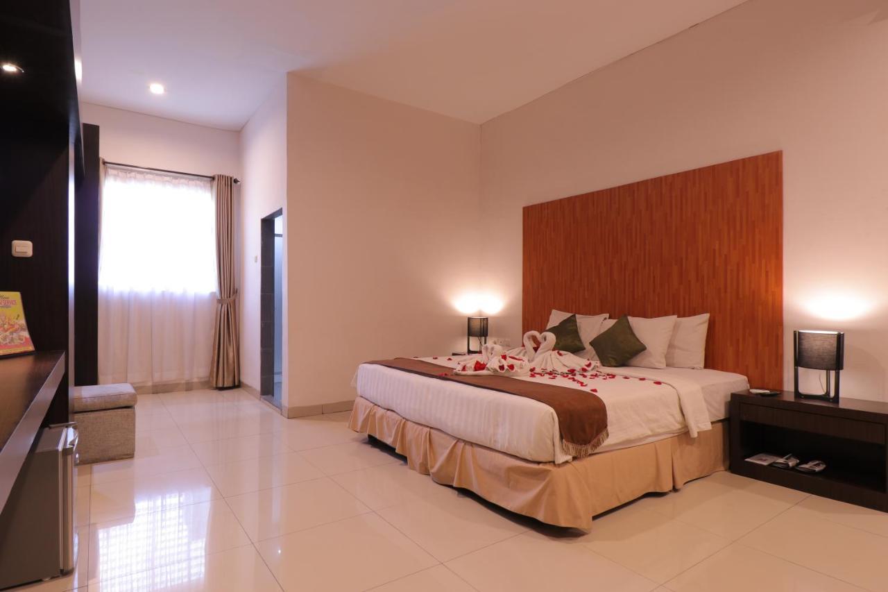 Saka Hotel Medan Sunggal Exterior foto