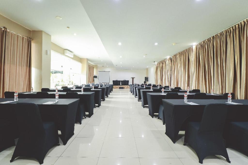 Saka Hotel Medan Sunggal Exterior foto