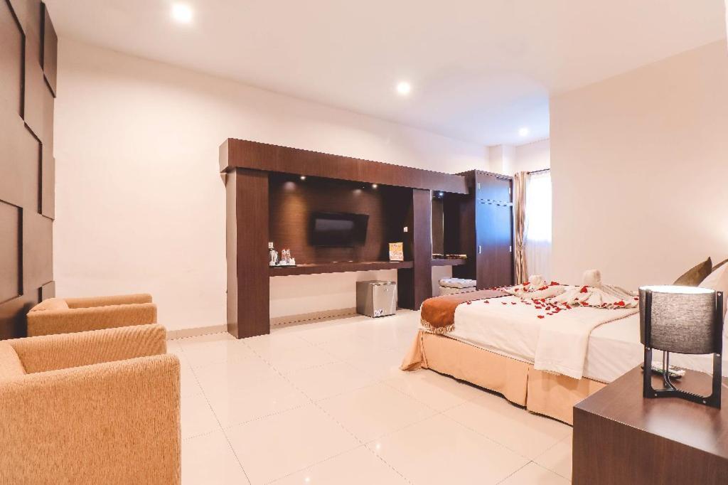 Saka Hotel Medan Sunggal Exterior foto